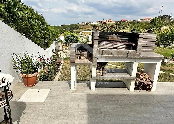 Casa Magnolia Matas (Lisbon)